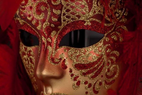 Piuma Sonia Red - Detail 1 - Venetian Mask