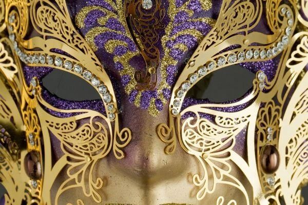Small Face with two Wings in Metal and Rhinestone - Violet - Detail 1 - Venetian Mask